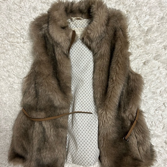 Zara fake fur sleeveless coat - Picture 1 of 3